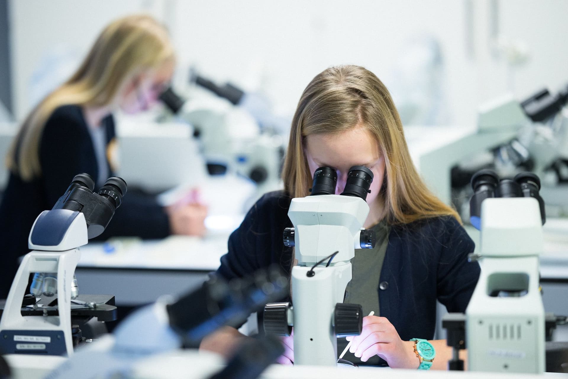 Students at the laboratory of Bioinformatics